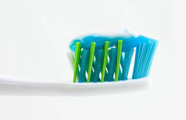Pros and cons of fluoride toothpaste